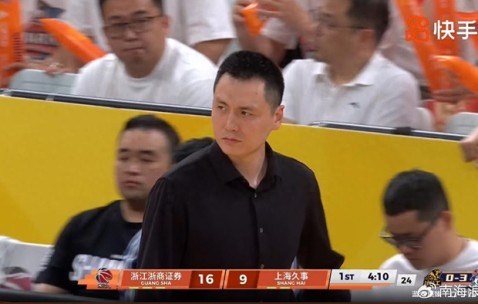 乐鱼VIP-卢伟权威再遭挑战！一人被换下与他争吵，拒绝听战术，刺头管不住|洛夫顿|上海队|孙铭徽|上海男篮|林秉圣_新浪新闻