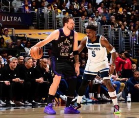 乐鱼官网下载-詹姆斯缺阵激活东契奇里夫斯艾顿，湖人三杀森林狼，华子15中2